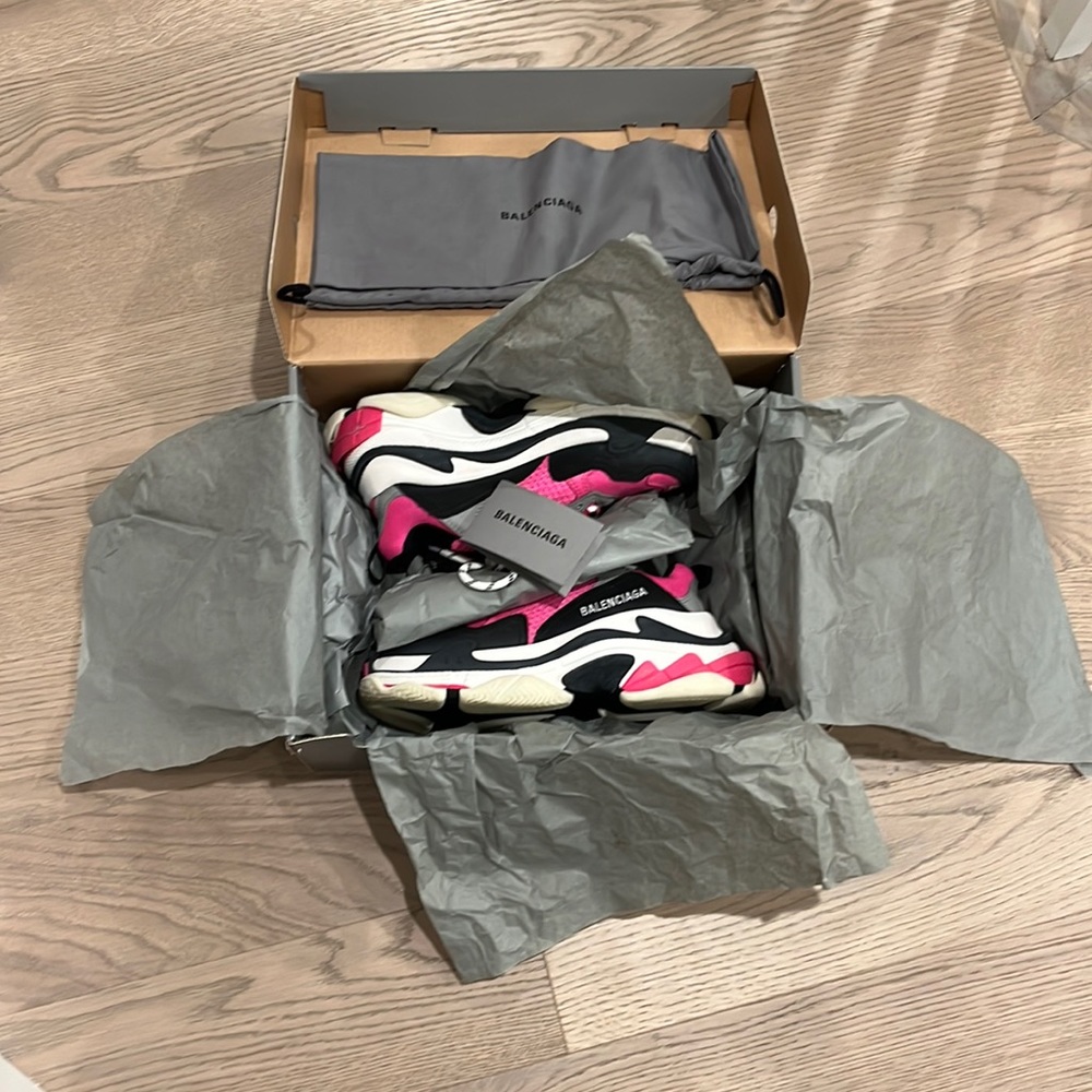 Women’s Balenciaga barely worn, size 37 pink